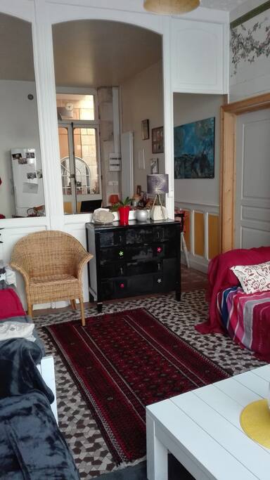 salon avec deux couchages