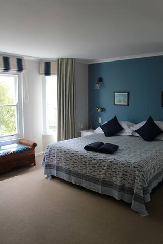 Lighthouse Lookout – Visit the Penguins gallery image 2