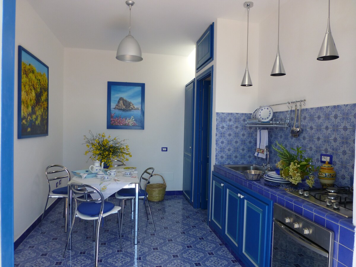 Popular Airbnb listing: "La Capperina" a delightful villa with free Wi-Fi in Lipari