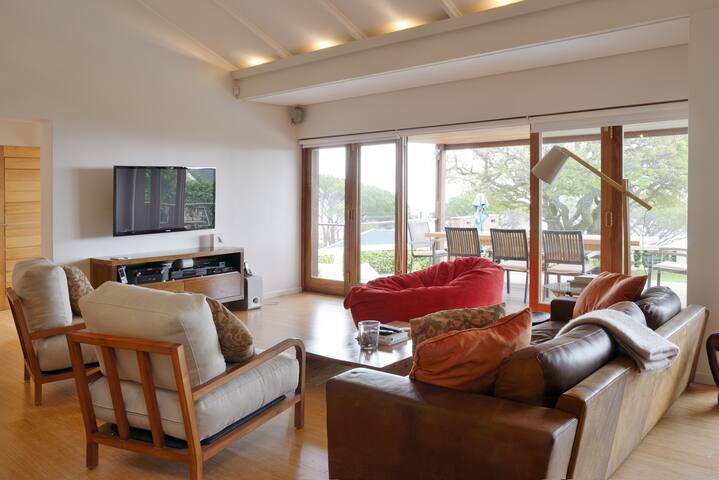 17 Woodford Avenue gallery image 3