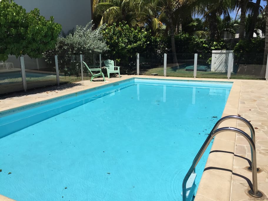 Piscine dans résidence de 3 maisons, calme et ombragée