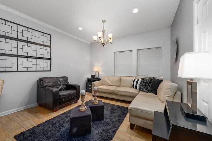 Crews Spairbnb #3 Sleeps 15 15 - Humble, TX