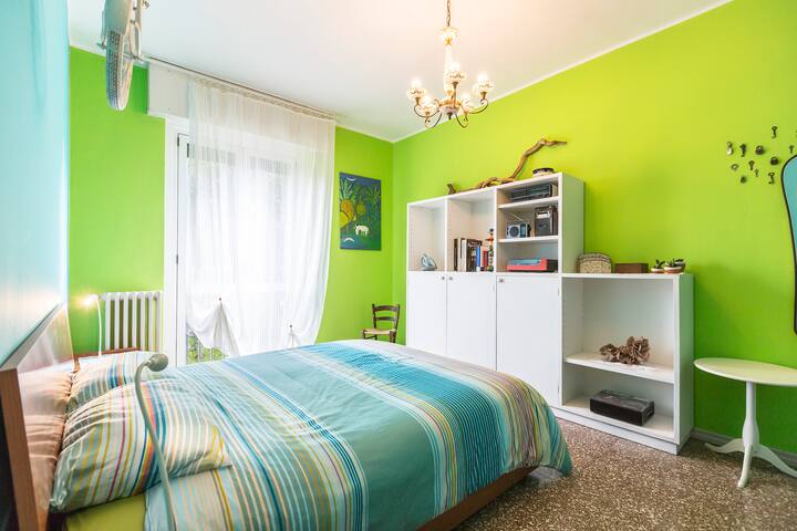 5 min to metro1, quiet, green, wifi