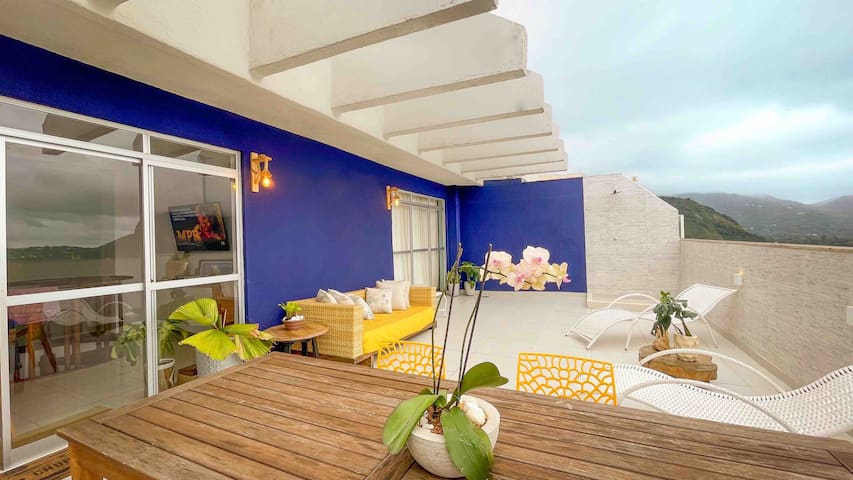 Cobertura com área externa e churrasqueira