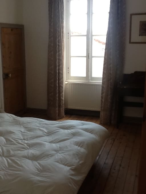 Chambre du rdc- lit en 160 par 200