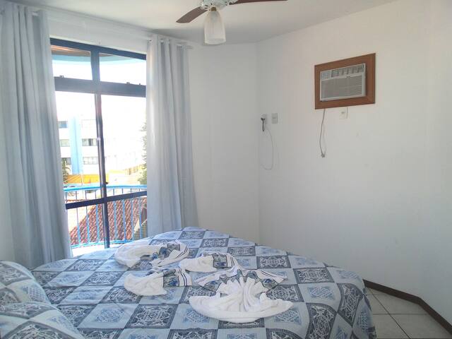 Bem localizado, a poucos passos da praia!