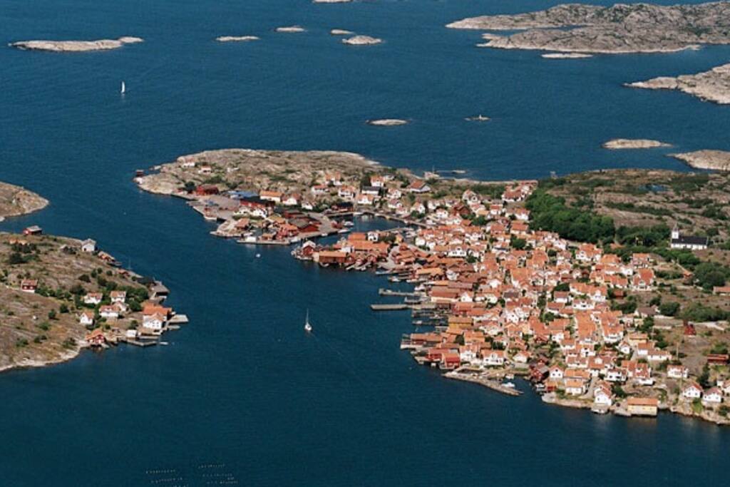 Mollön island (left) and Mollösund village