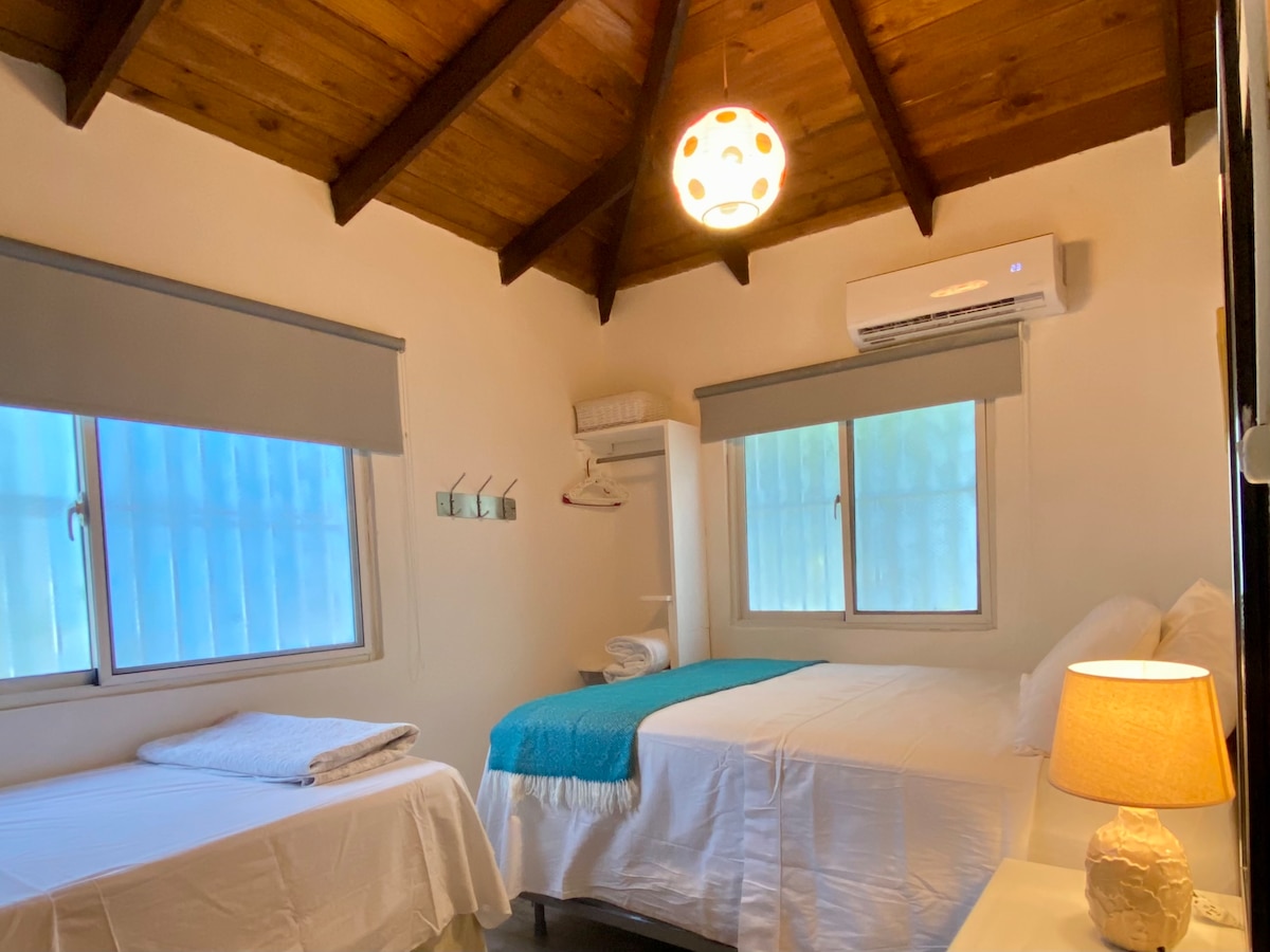 Izba 02 so šatníkom, vedľa kúpeľne