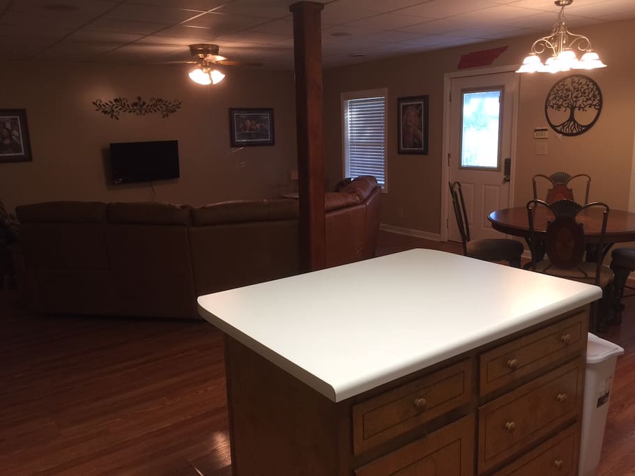 Open kitchen, dining and livingroom give plenty of space!