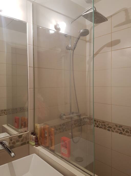 Une salle de bain.