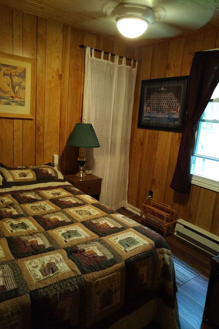 Chumba cha kulala chenye vitanda 2 vya watu wawili