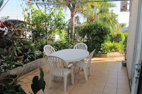 Popular Airbnb listing: Apartment for two in Piton Saint Leu in Saint Leu