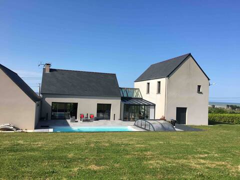 Large villa with pool and sea view