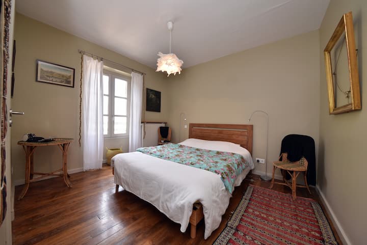 غرفة النوم باللون البيج