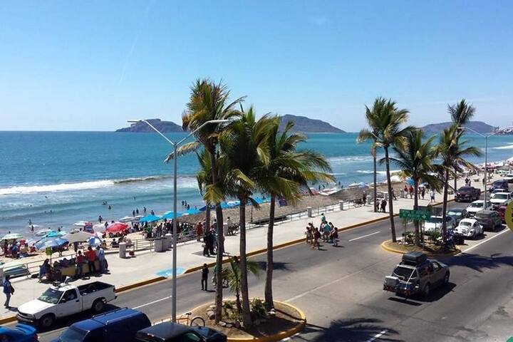 ¡EN EL MALECÓN! Fresco y Renovado 🌞🌴