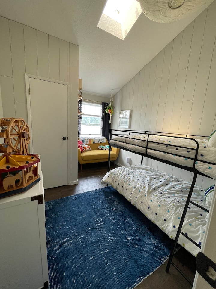 Upstairs bunk room - two twin beds.