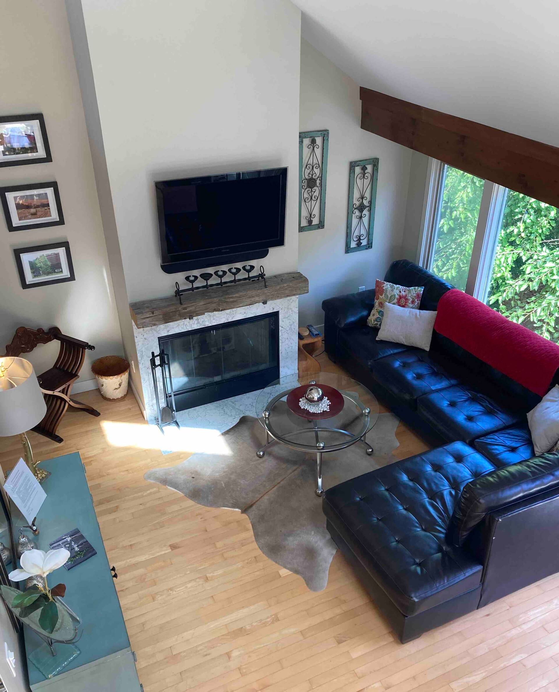 2BR 2BA + 3rd BR loft cozy end unit lakefront townhome comfortably sleeps 6! — photo 2