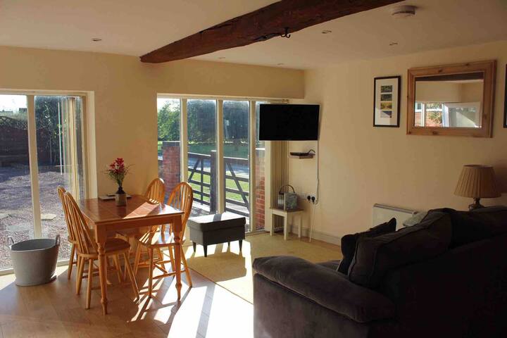 The Mill, 1 Bedroom Sleeps 4, Twyning Tewkesbury . - Tewkesbury
