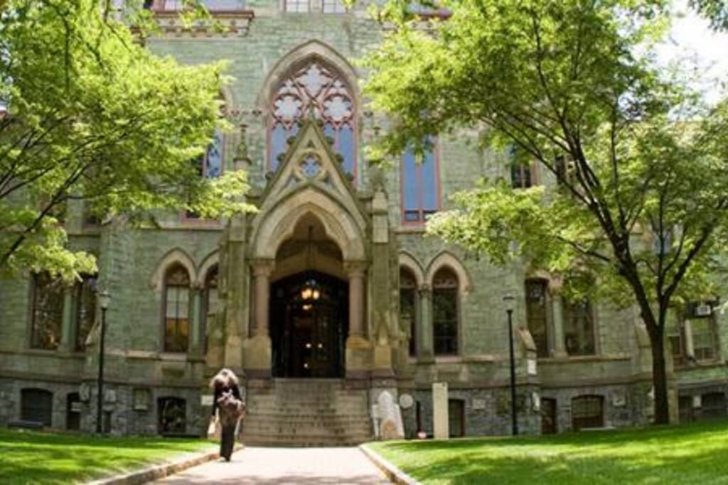 10mins walk to UPenn campus.