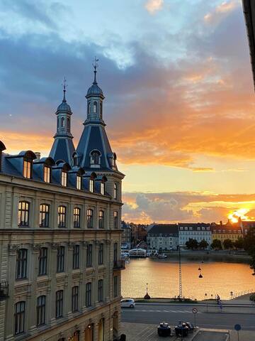 Luxury 200 m2 apartment in the city center gallery image 4