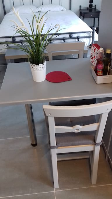 WORKING TABLE