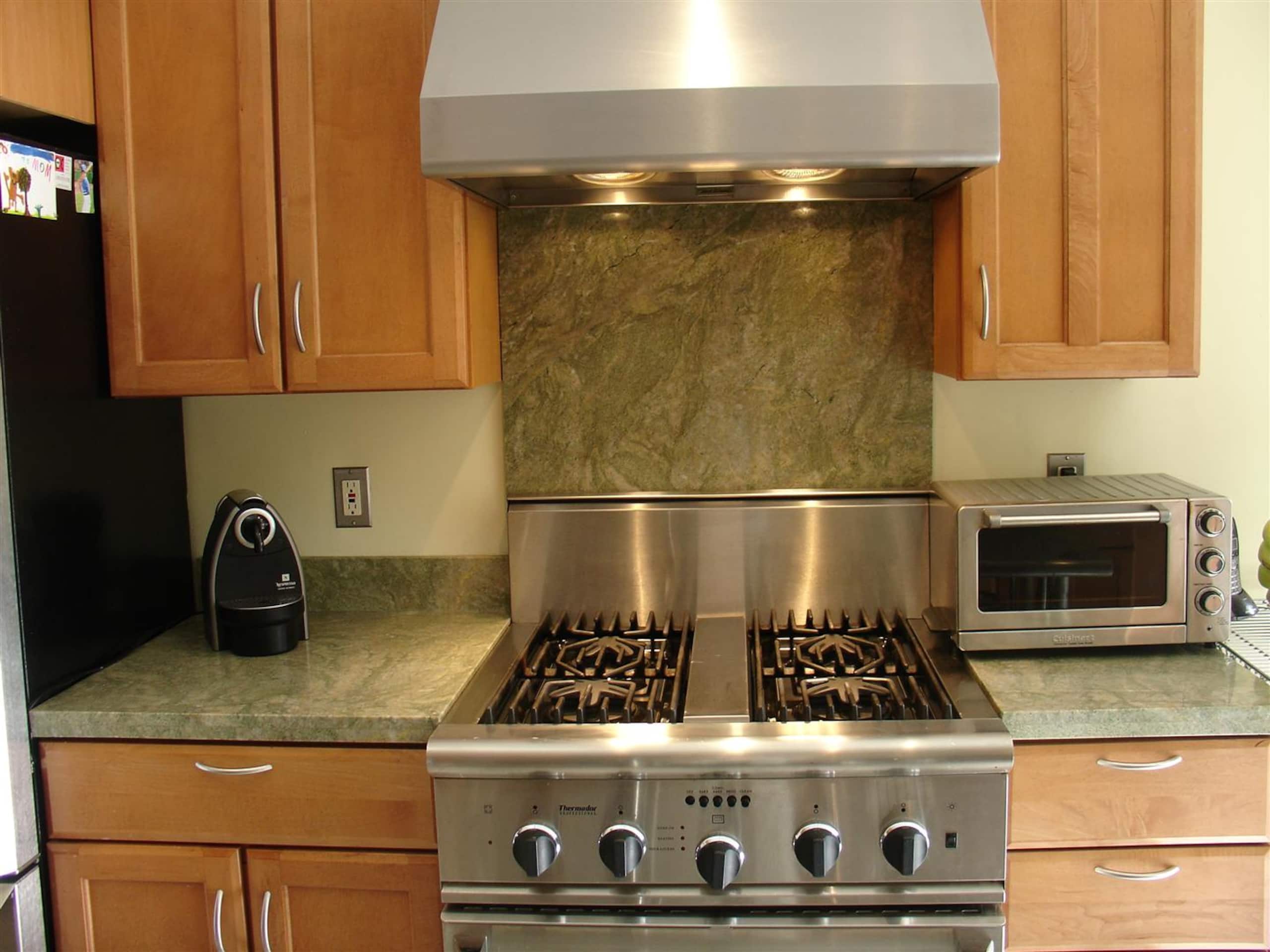 Home in San Francisco · ★4.98 · 4 bedrooms · 4 beds · 2.5 baths - Image 17