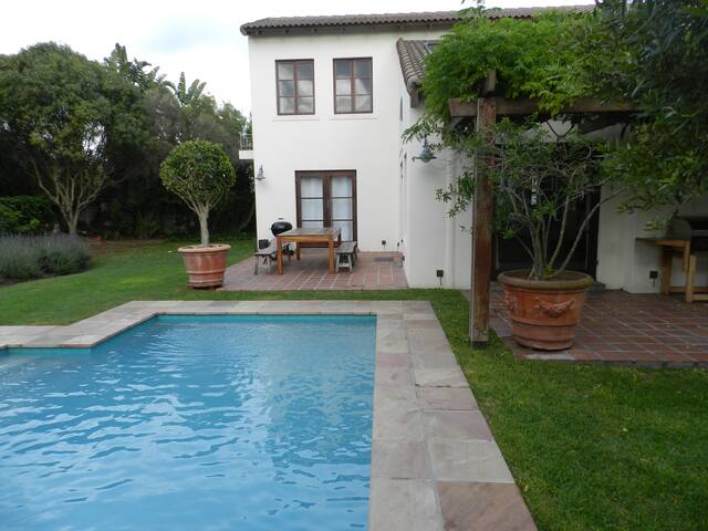 Sunset @ 1 Diluta Drive gallery image 2