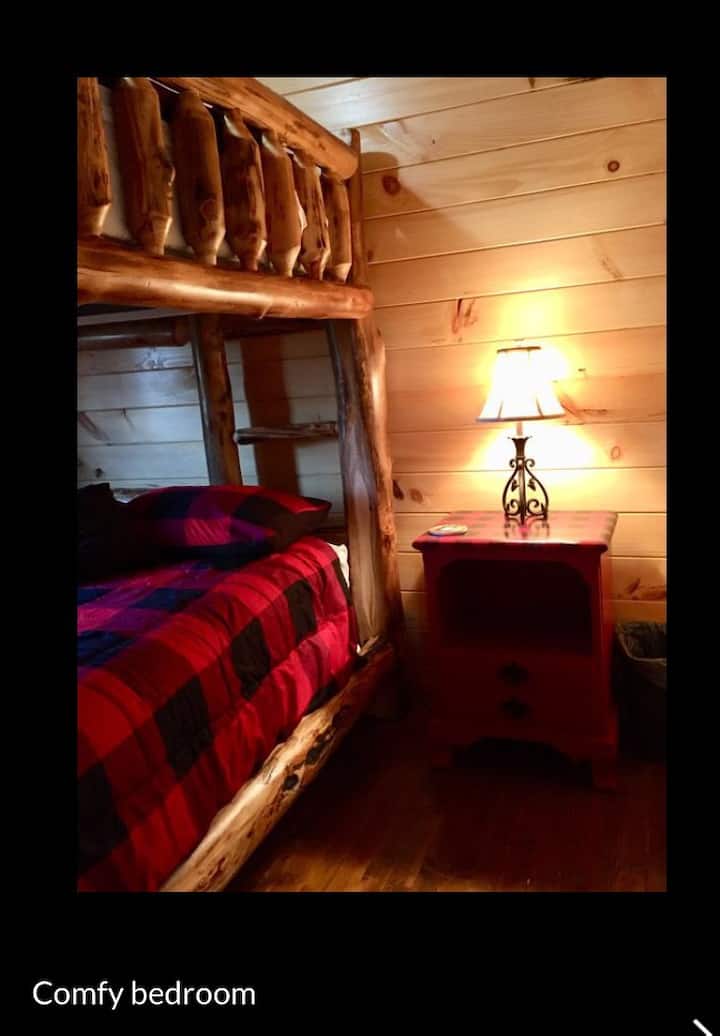 ควีนไซส์บนเตียงสองชั้นขนาดควีนไซส์ชั้นหลัก