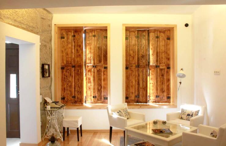 Spacious House in Porto for 14 guests + Garden gallery image 3