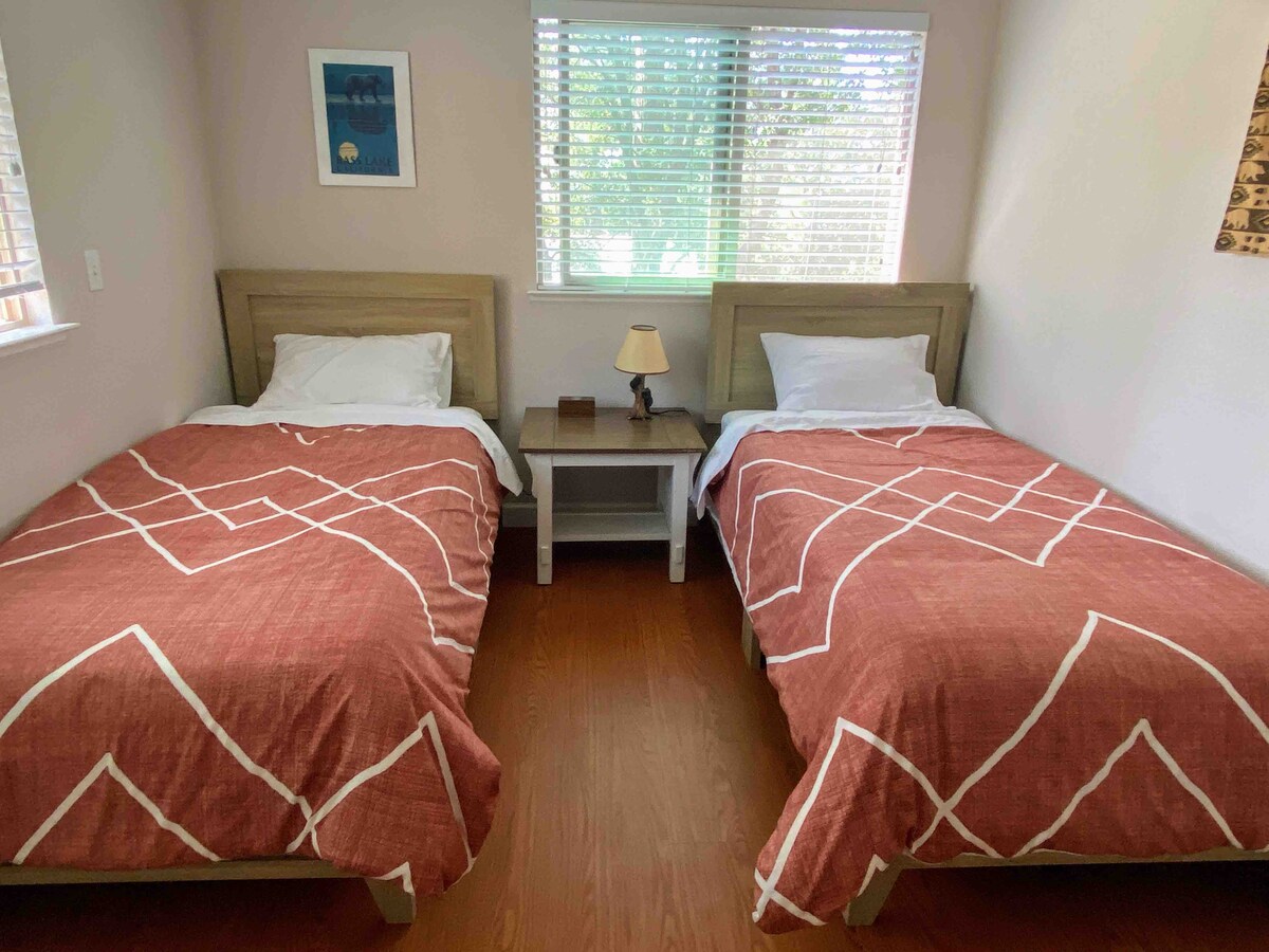 توأم XLs مع إطلالة على الغابة