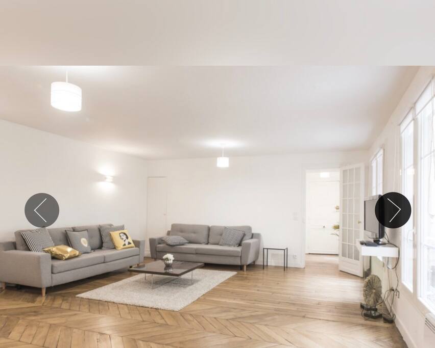 sitting room with 2 sofa beds