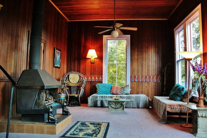 A Historical Royal Retreat House - Geyserville, CA