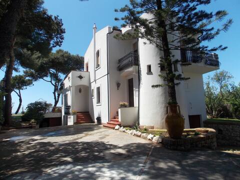 Beautiful Villa Clara Sperlonga-10 meters from the sea.
