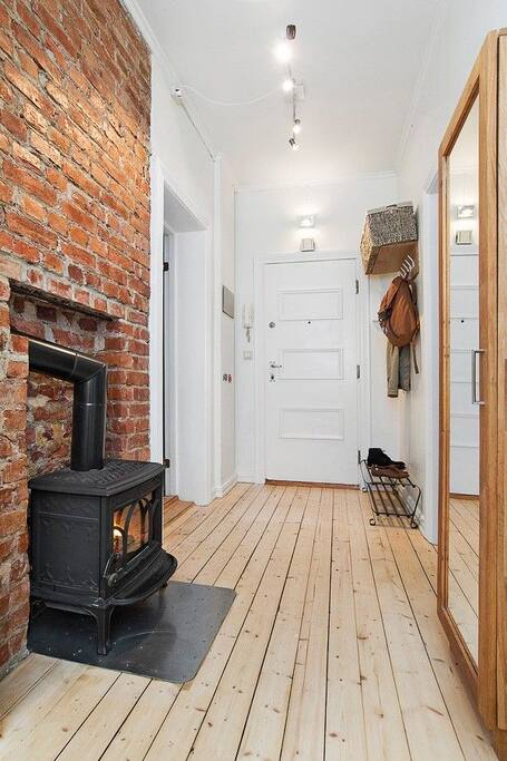 The hallway (the fireplace and mirror is removed).