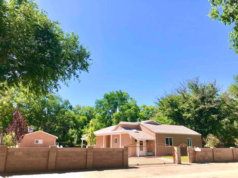 Immaculate 4Bdrm –   Spacious Retreat Next to Park