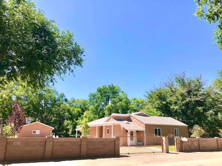 Spacious Family Retreat 4bdr Parkside Quiet Oasis