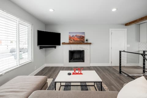 Successful Airbnb property: Mouth of Canyon, Skiing Dream Retreat! 4BD/2BA in Sandy