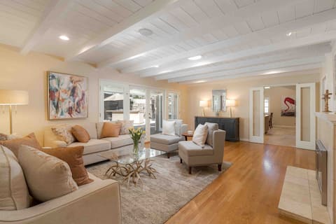 Gorgeous 3,000 sq ft. upscale home close to town!