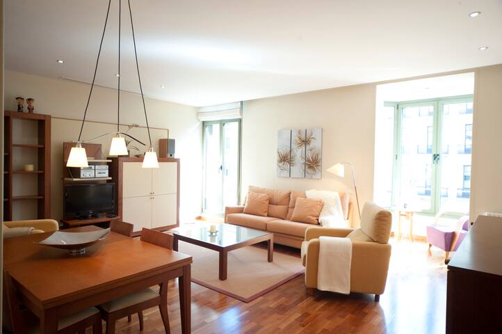 Three bedroom apartment Ronda Universitat gallery image 5