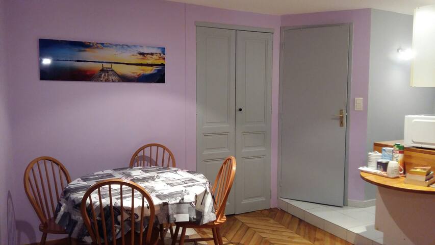 Appart au centre ville à Auxerre, ( 4 personnes)