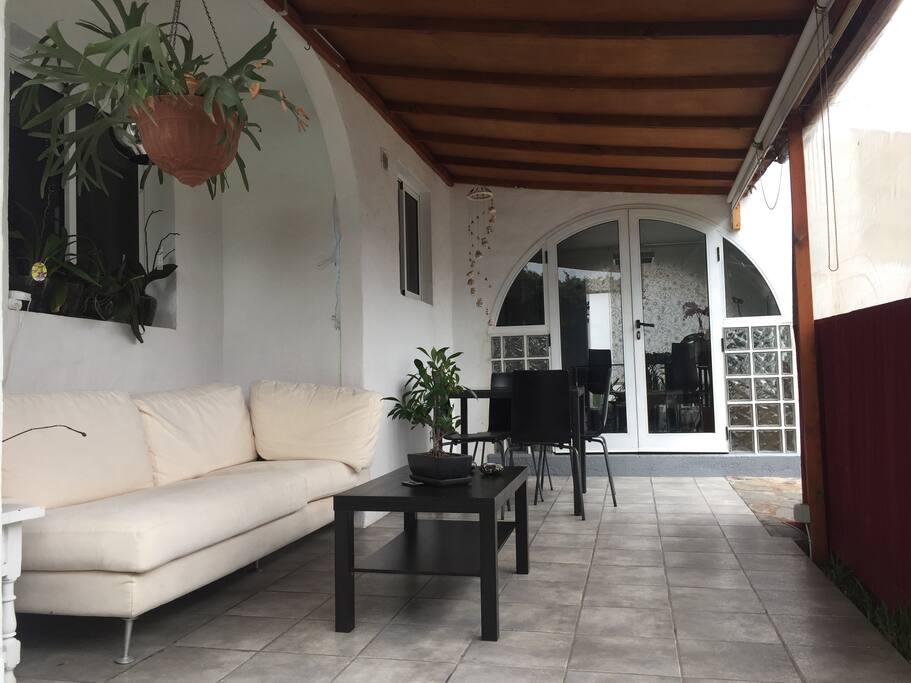 Terraza y jardín.