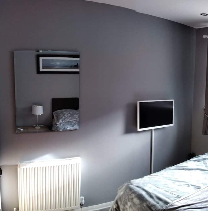 Room3.." fresh and new"  double wardrobe, drawers, smart TV with netflix, sound bar ect.. with double bed