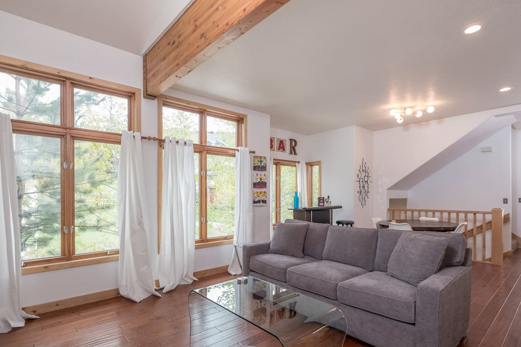 Lots of light in your stylish living room