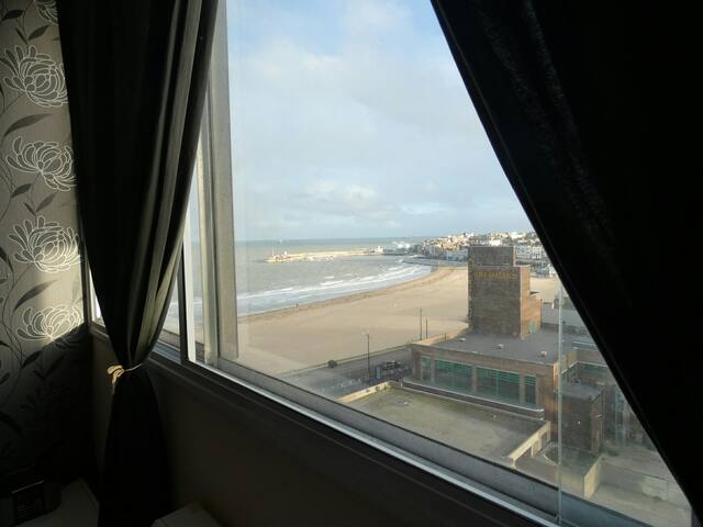 Fantastic Sea View Small Double #2 opp. The beach!