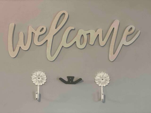 Campus Crest (A)-charming 2 bd close to campus! gallery image 3