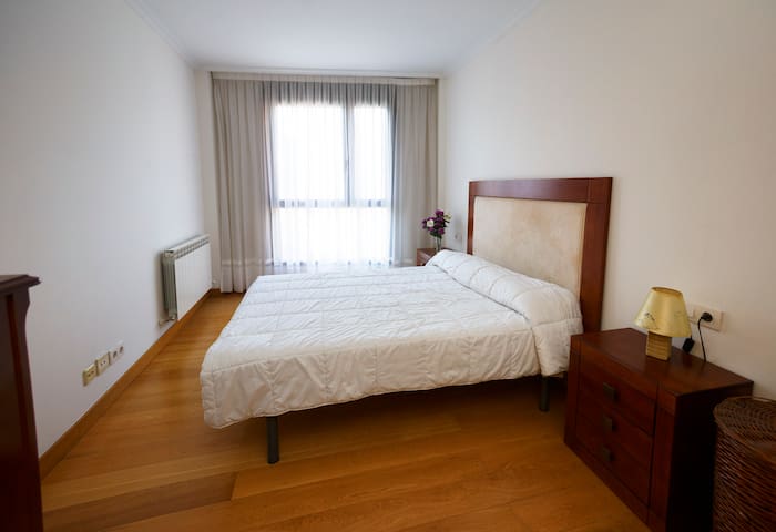 Agradable, Muy Soleado y Céntrico ,wifi, cama 1,50