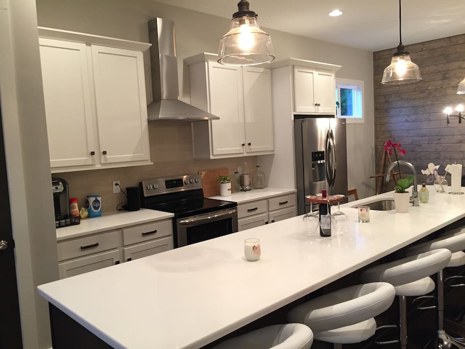 Full modern kitchen with complementary coffee and snack station for your group!