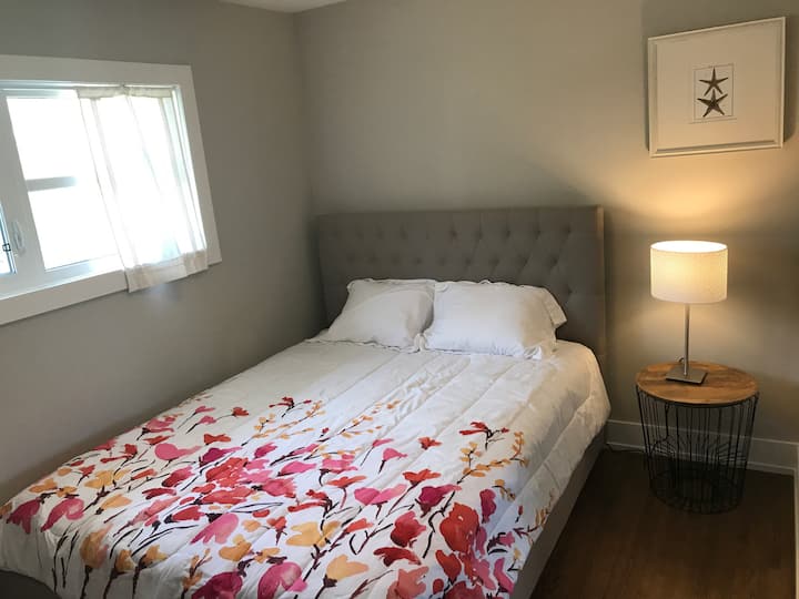 2. spálňa na poschodí (tretia vyzerá podobne)