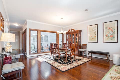 Popular Airbnb listing: Prime Affluent River Oaks Asian Courtyard House❤️ in Afton Oaks / River Oaks Area