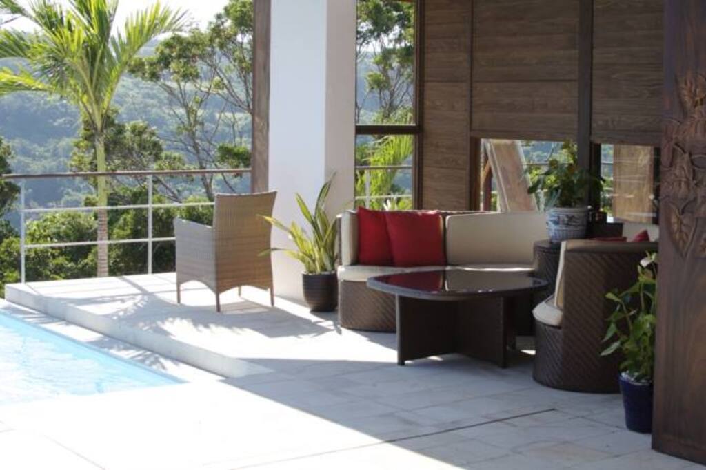 Eat breakfast at your own pool side